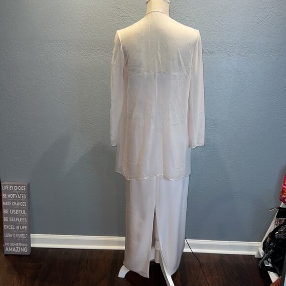 MONTAGE COLLECTION Blush Embroidered Maxi Formal Evening Gown - Size 6 - Picture 11 of 15